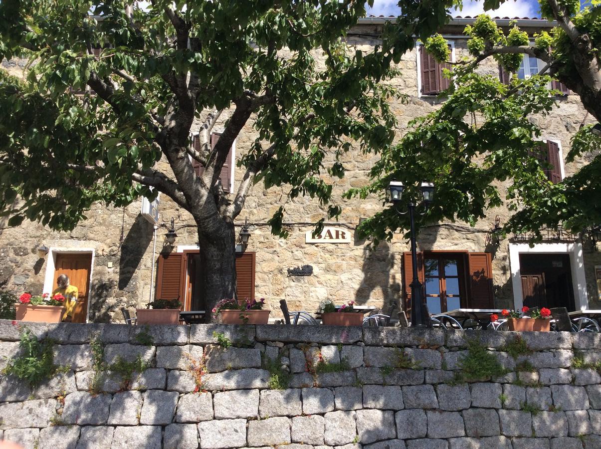 Hotel Restaurant De La Poste Aullene Exterior photo
